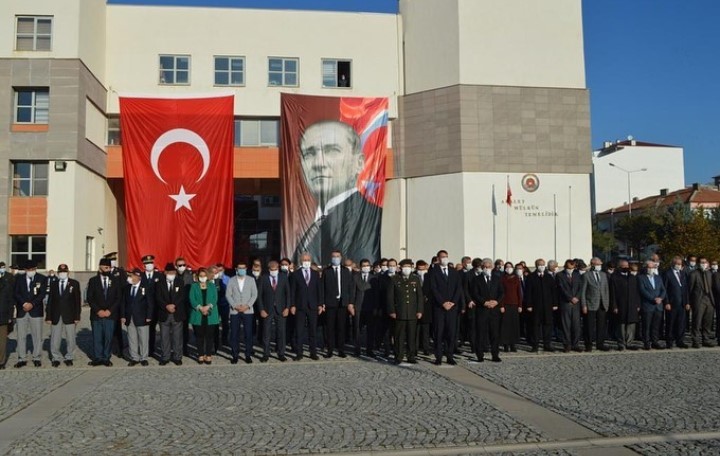 Başkomutan Gazi Mustafa Kemal Atatürk'ü Rahmet, şükran ve minnetle anıyoruz.